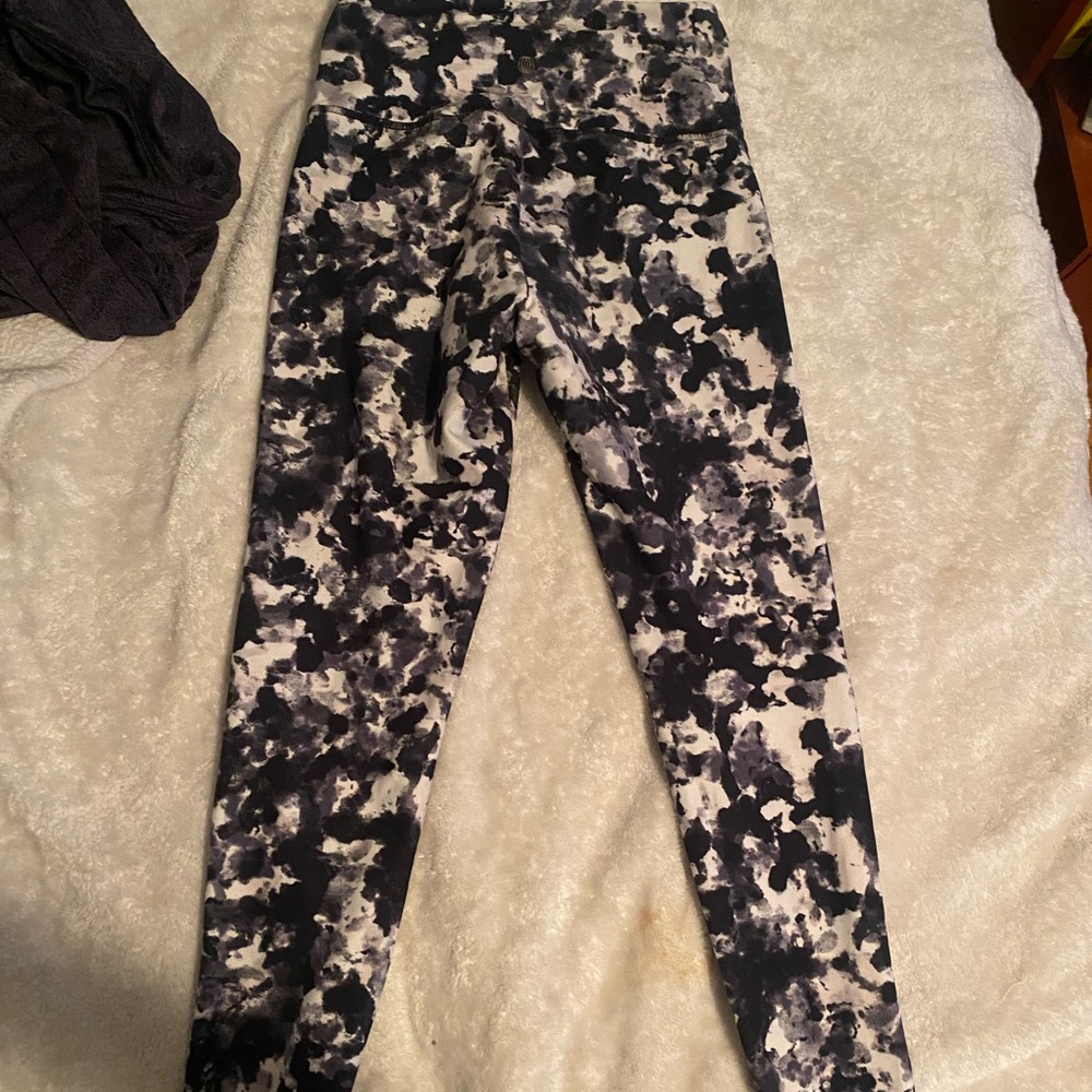 Medium balance collection yoga pants. Super soft and a cool design.
